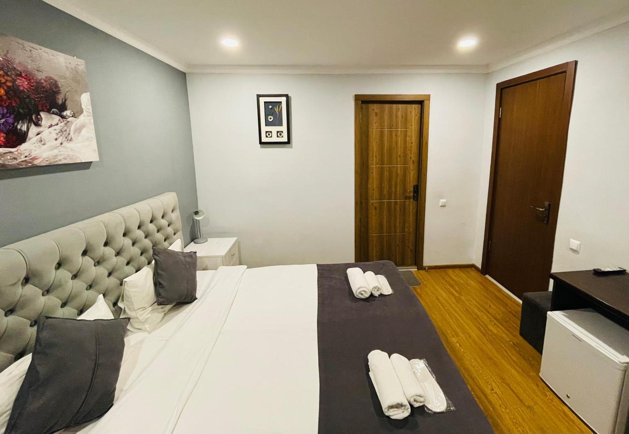Book Hotel Tbiliszi Kültér fotó