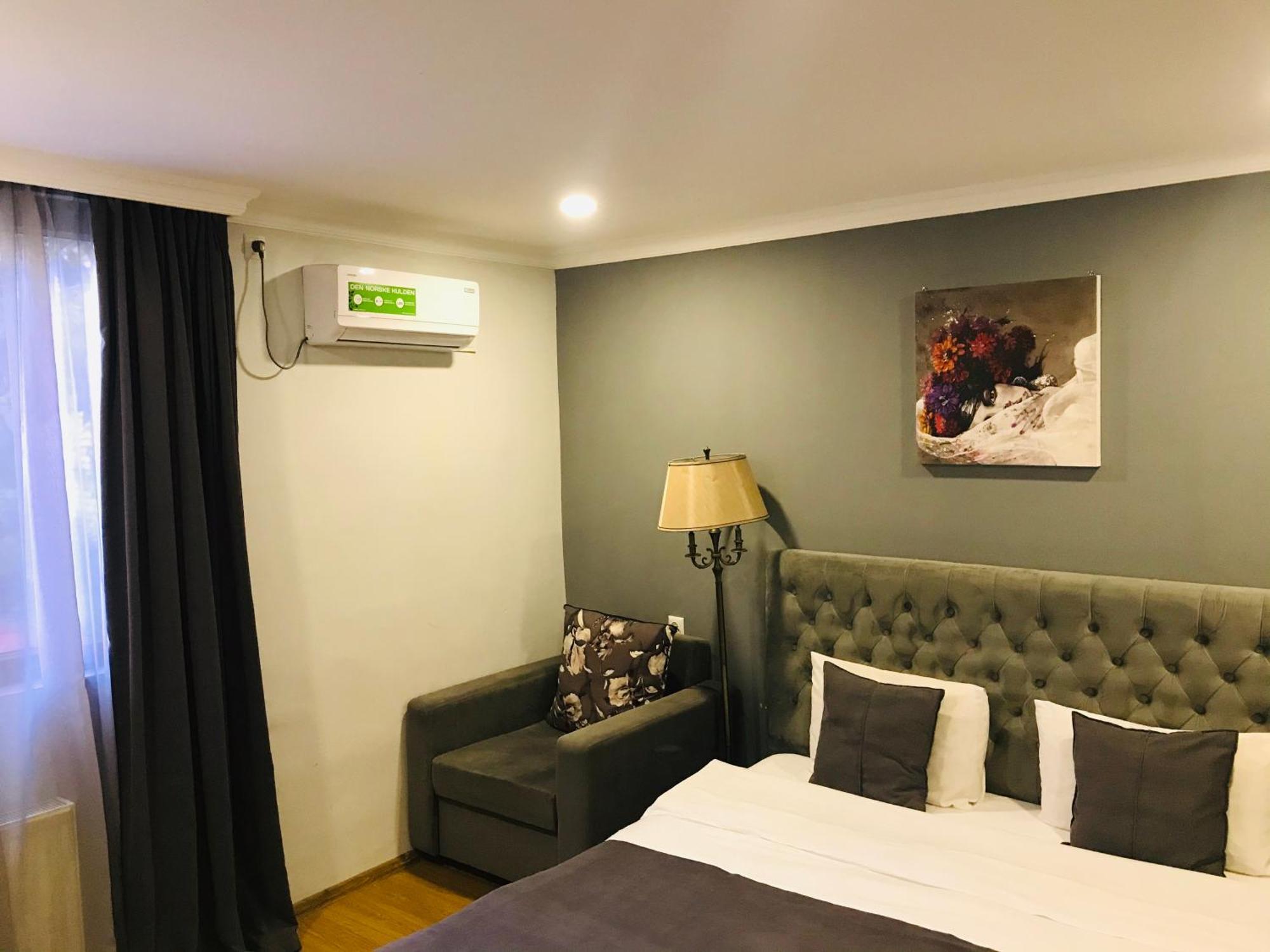 Book Hotel Tbiliszi Kültér fotó